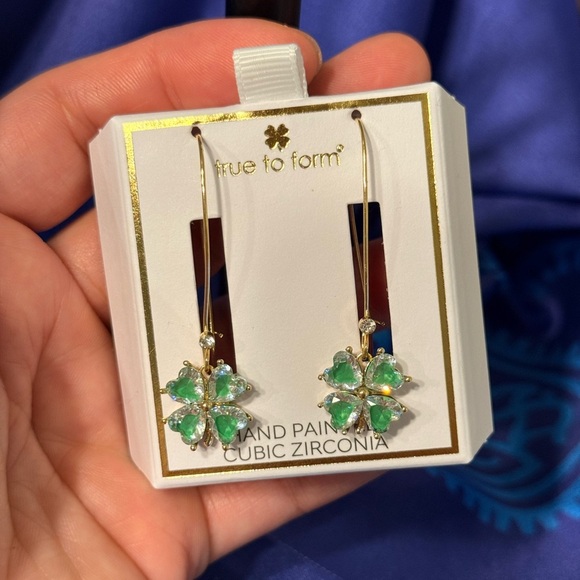Four-Leaf Clover Earrings – Elegant Emerald and Crystal Stones - Picture 3 of 6